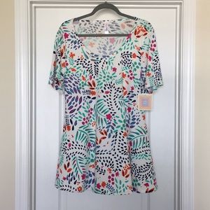 Large - LuLaRoe - Perfect T